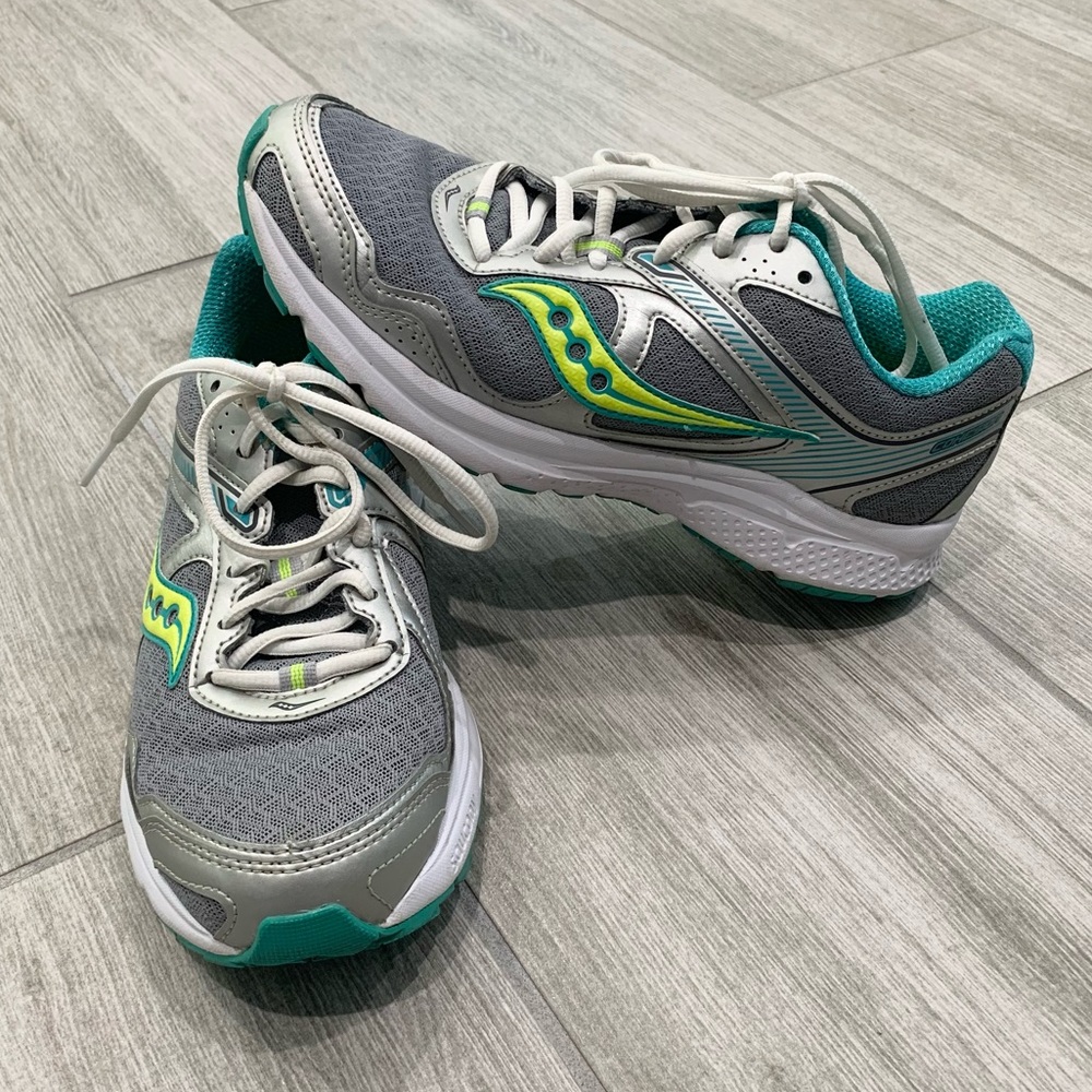 Saucony tennis shoes